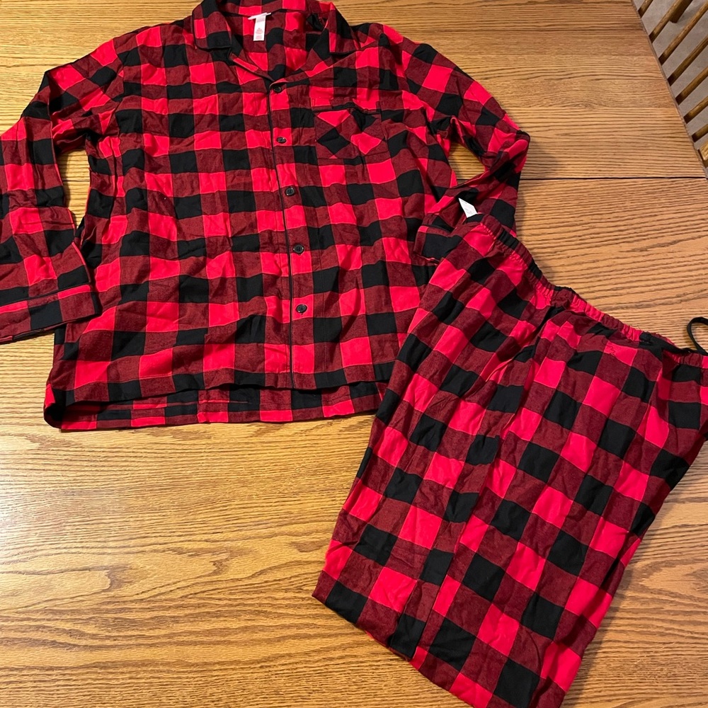 Christmas pjs 
Wondershop Buffalo Plaid 2 pc sleep wear